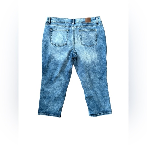 Maurices Mid Rise Blue Capri Size 20W Jeans - Picture 2 of 8